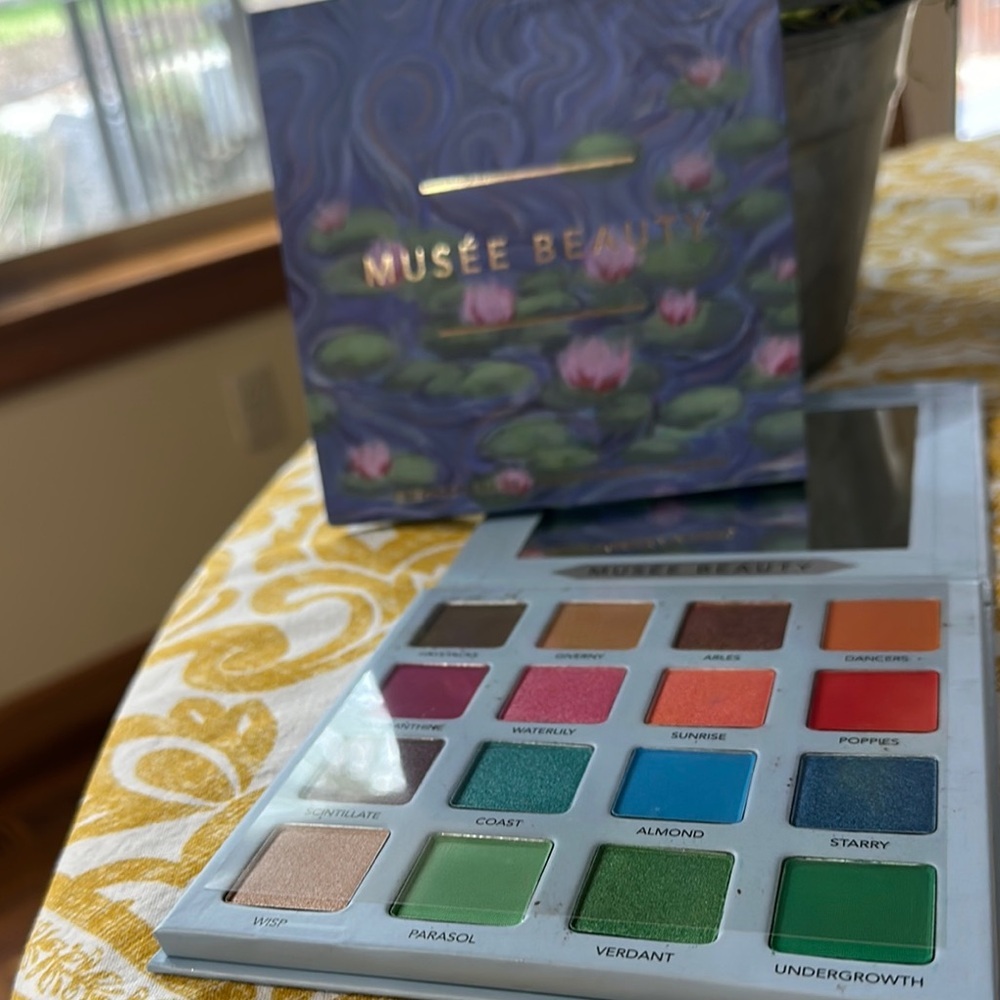 Eyeshadow Palette - Vibrant Shades, new with box
